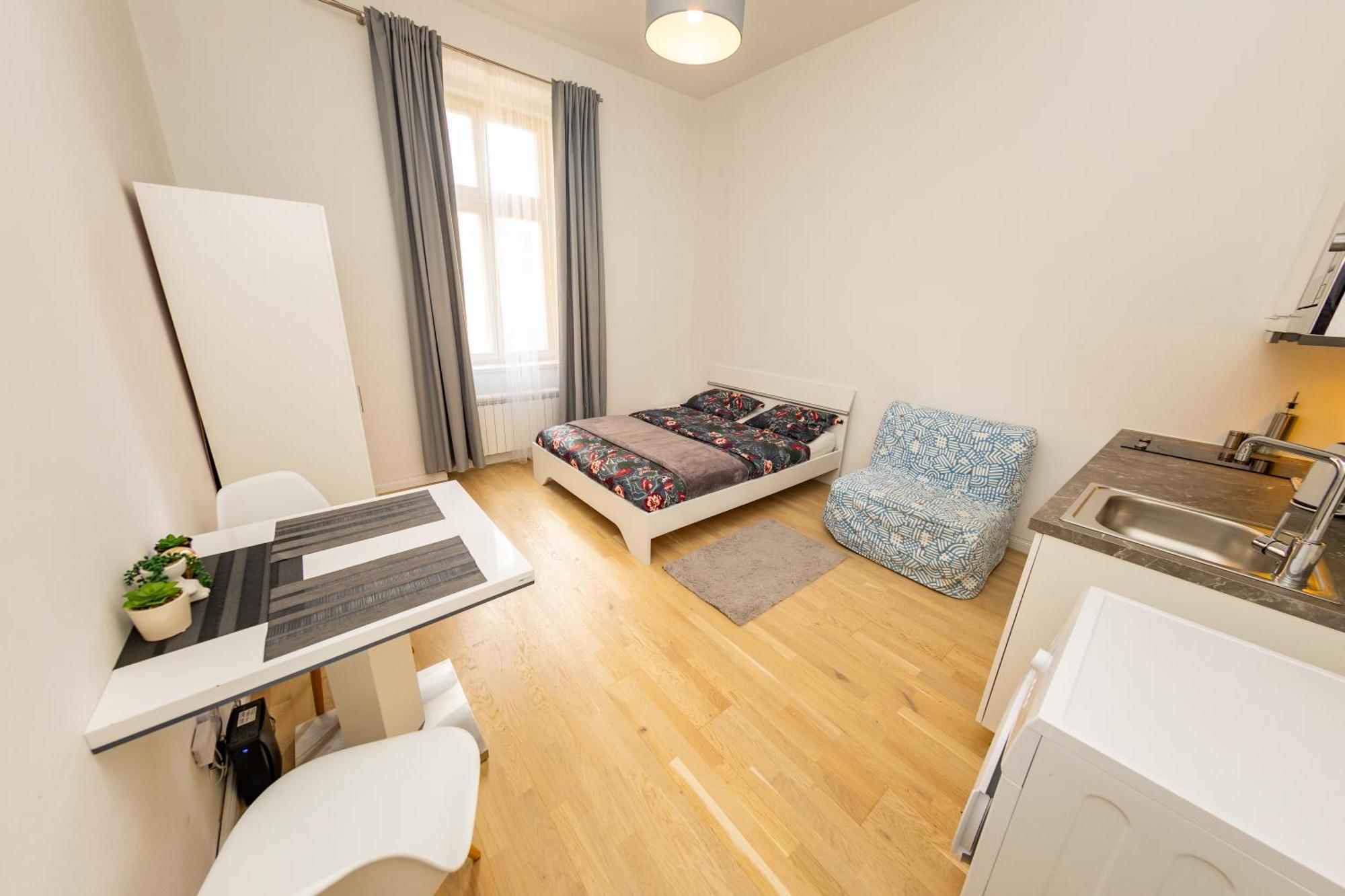 Wenceslas Square Apartment Прага Екстер'єр фото