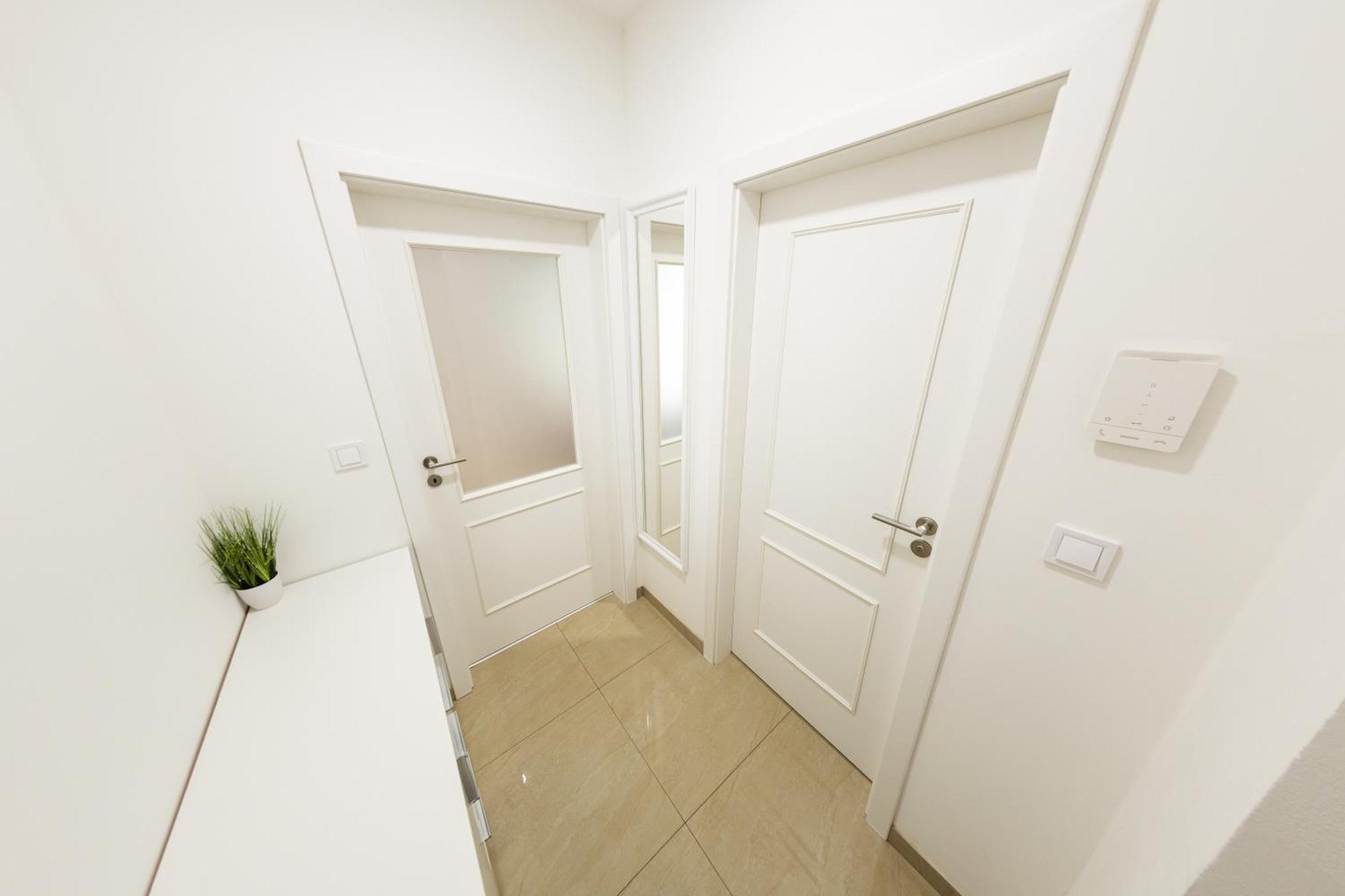 Wenceslas Square Apartment Прага Екстер'єр фото
