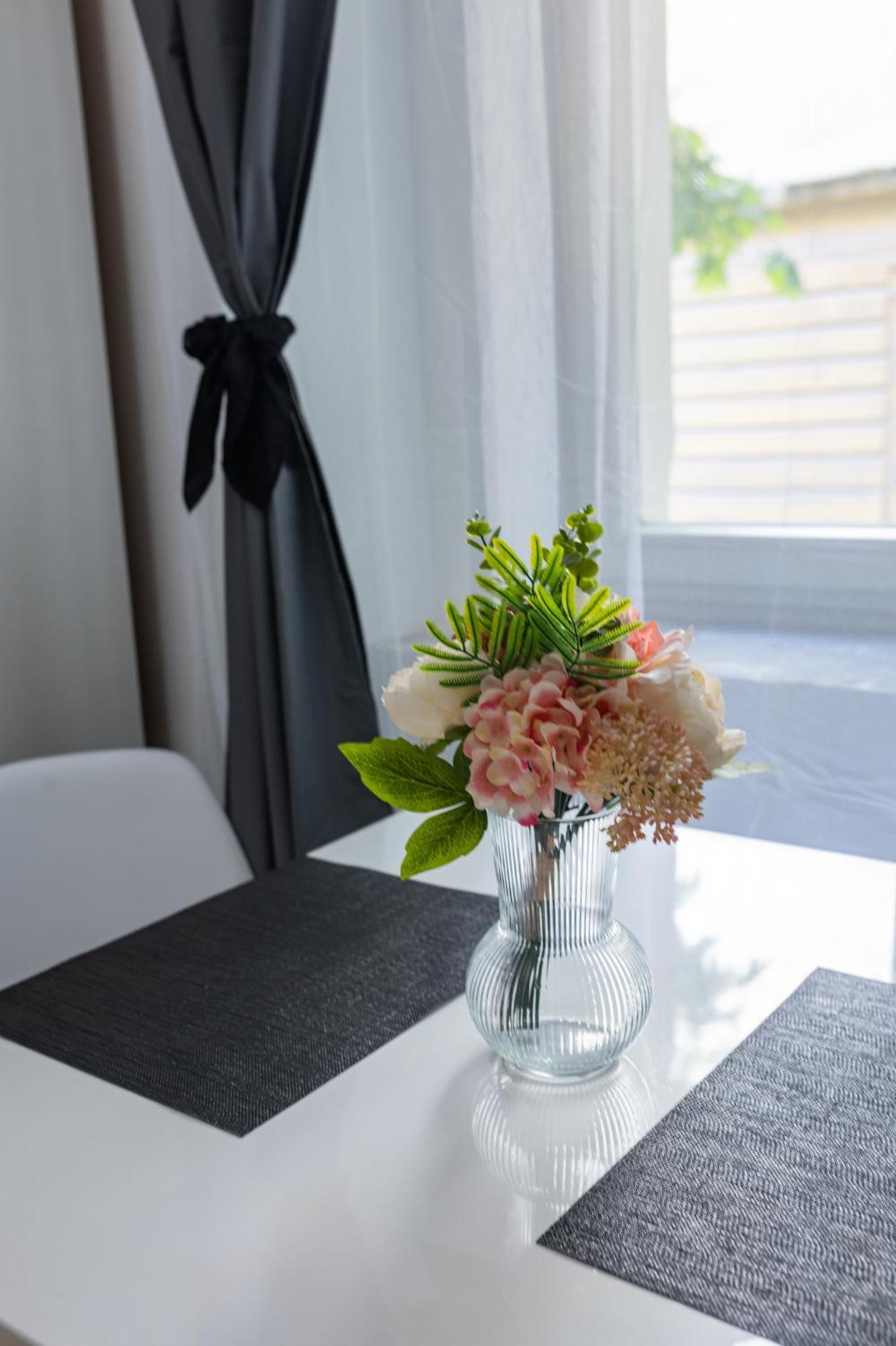 Wenceslas Square Apartment Прага Екстер'єр фото